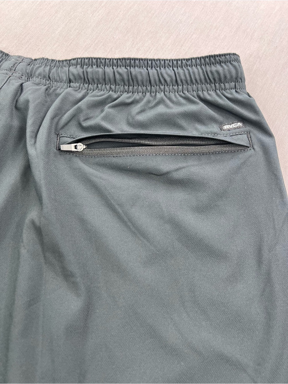 RVCA MENS YOGGER STRETCH 17” ATHLETIC SHORTS - Picture 3 of 7